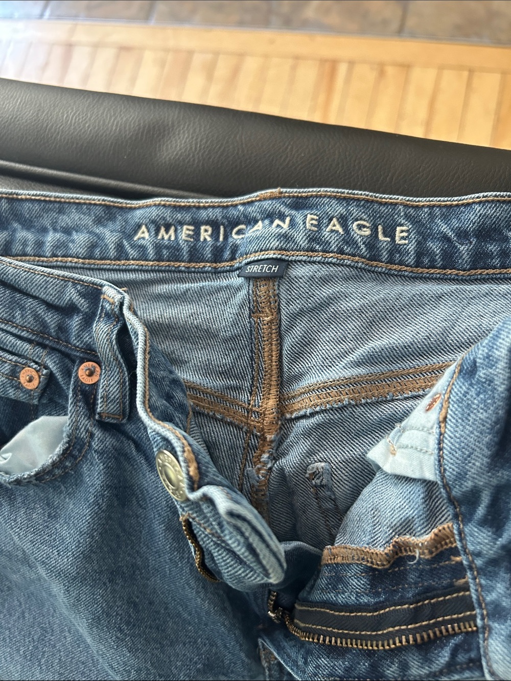 American Eagle Outfitters Women’s barrel Light Blue Slim Jeans
